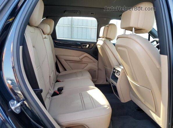 WP1AA2AY8PDA02095 2023 PORSCHE CAYENNE Blue Вид задньої частини салону