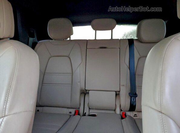 WP1AA2AY8PDA04901 2023 PORSCHE CAYENNE White უკანა სავარძლების ხედი