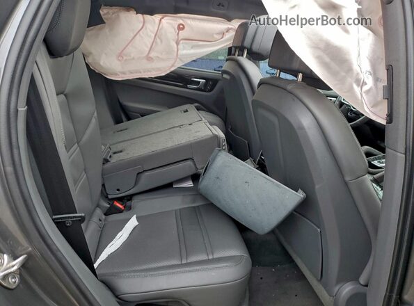 WP1AA2AY9PDA06933 2023 PORSCHE CAYENNE Gray Vista de los asientos traseros