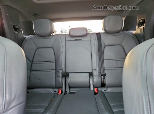 WP1AA2AYXNDA05268 2022 PORSCHE CAYENNE White Widok tylnych siedzeń