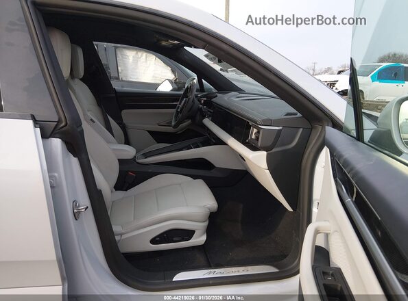 WP1AA2XA3RL001288 2024 PORSCHE MACAN White 