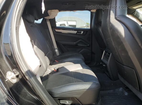 WP1AE2AY7PDA12153 2023 PORSCHE CAYENNE Black Widok wnętrza z tyłu