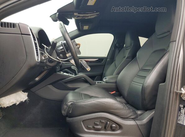 WP1BA2AY2PDA25179 2023 PORSCHE CAYENNE Gray Widok wnętrza z przodu