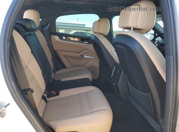 WP1BA2AY2RDA51834 2024 PORSCHE CAYENNE Белый Вид задней части салона