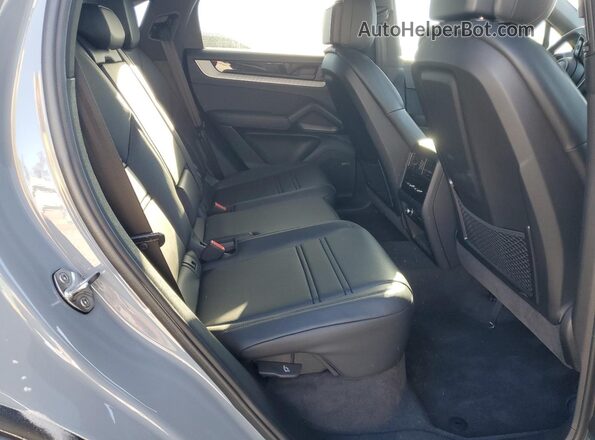 WP1BA2AY2SDA32240 2025 PORSCHE CAYENNE Gray Widok tylnych siedzeń
