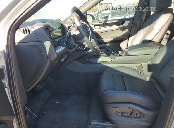 WP1BA2AY2SDA32240 2025 PORSCHE CAYENNE Gray Widok wnętrza z przodu