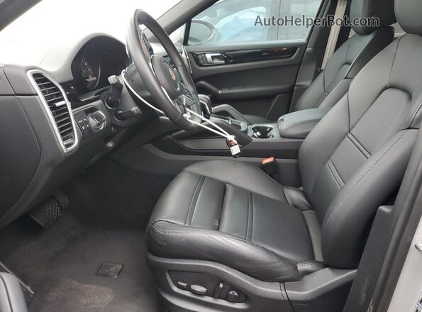 WP1BA2AYXPDA27729 2023 PORSCHE CAYENNE Silver Вид салону спереду