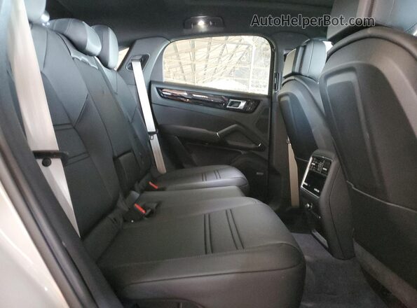 WP1BA2AYXPDA27729 2023 PORSCHE CAYENNE Silver Вид задніх сидінь