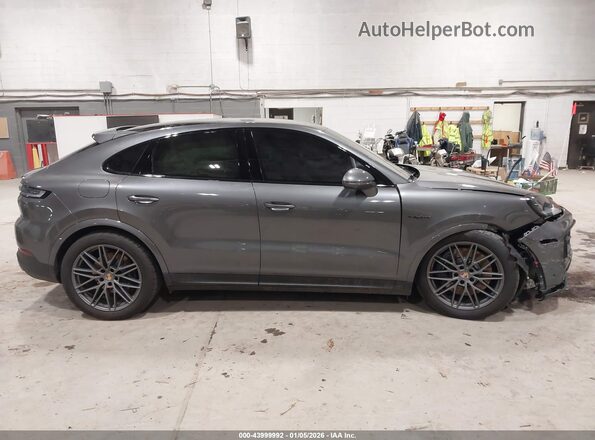 WP1BE2AY3SDA37564 2025 PORSCHE CAYENNE Gray Rear interior view