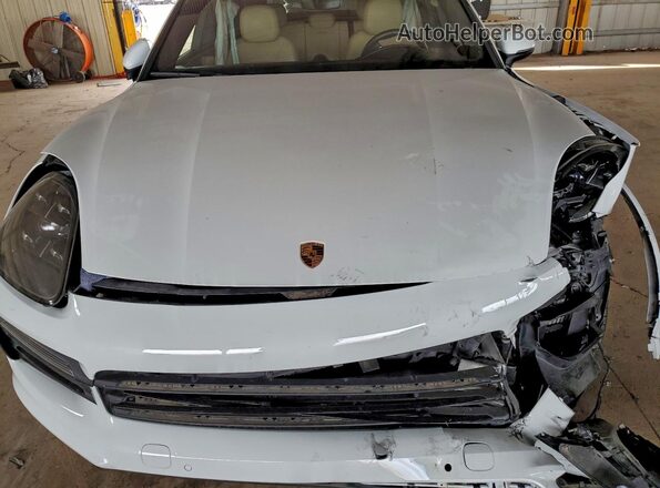 WP1BE2AY9MDA44070 2021 PORSCHE CAYENNE Black უკანა სალონის ხედი
