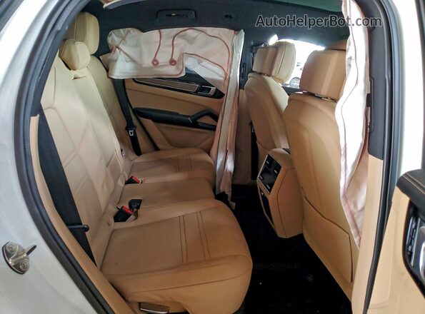 WP1BE2AY9MDA44070 2021 PORSCHE CAYENNE Black უკანა სავარძლების ხედი