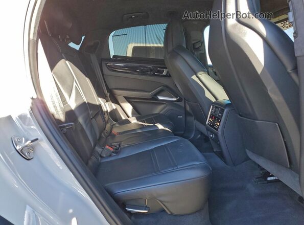 WP1BF2AY1LDA65460 2020 PORSCHE CAYENNE Gray Widok wnętrza z tyłu