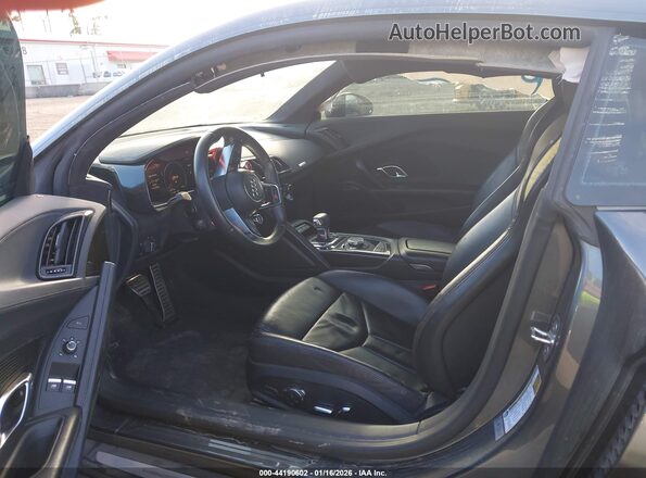 WUABAAFX7J7902446 2018 AUDI R8 Серый Вид салона спереди
