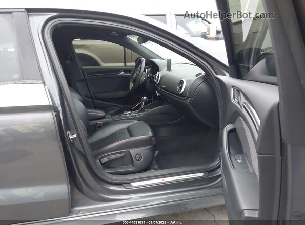 WUABWGFF1J1902828 2018 AUDI RS3 Gray წინა სალონის ხედი