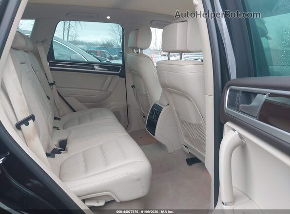 WVGEF9BP3GD010023 2016 VOLKSWAGEN TOUAREG Black Widok naklejki z numerem VIN