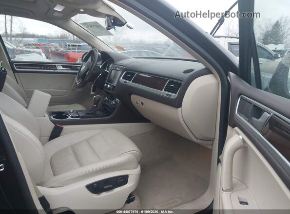 WVGEF9BP3GD010023 2016 VOLKSWAGEN TOUAREG Black Widok wnętrza z przodu