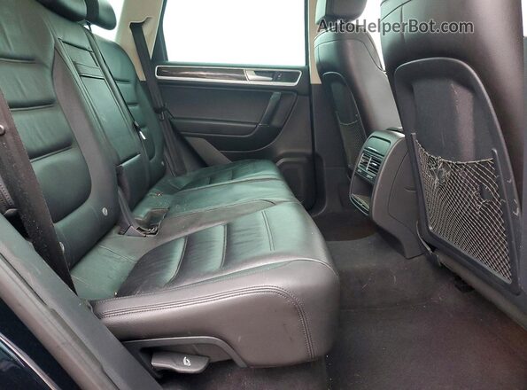 WVGEF9BP5GD001484 2016 VOLKSWAGEN TOUAREG Black უკანა სალონის ხედი