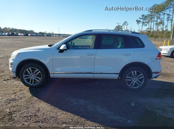 WVGEF9BP5GD010993 2016 VOLKSWAGEN TOUAREG White სალონის 360-გრადუსიანი ხედი