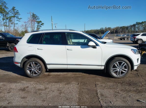 WVGEF9BP5GD010993 2016 VOLKSWAGEN TOUAREG White უკანა სალონის ხედი