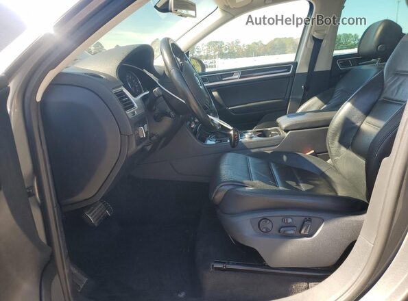 WVGEP9BP3GD001769 2016 VOLKSWAGEN TOUAREG Gray წინა სალონის ხედი