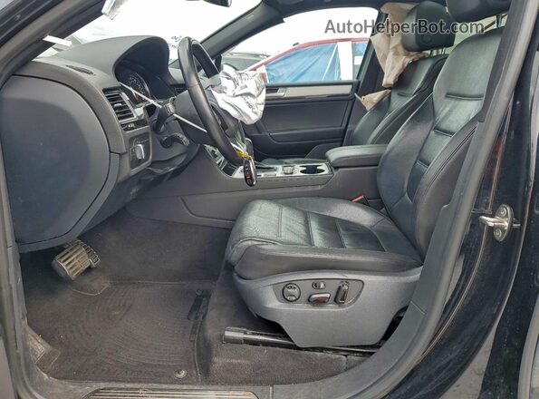 WVGRF7BP1HD004857 2017 VOLKSWAGEN TOUAREG Black 