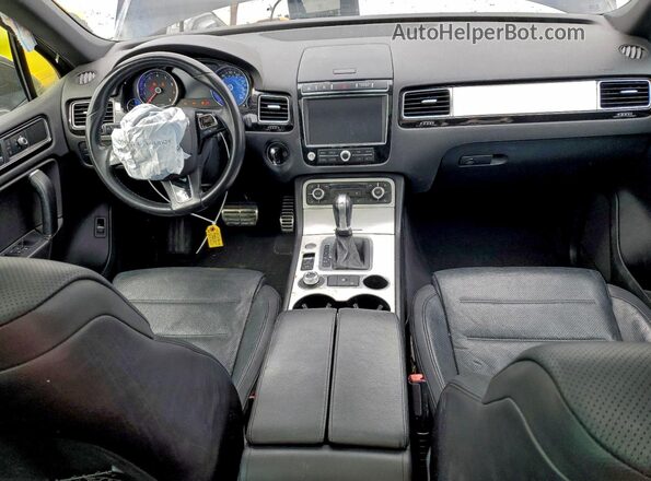 WVGRF7BP1HD004857 2017 VOLKSWAGEN TOUAREG Black 
