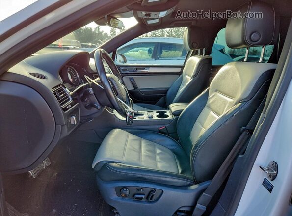 WVGRF7BP4HD001015 2017 VOLKSWAGEN TOUAREG White 