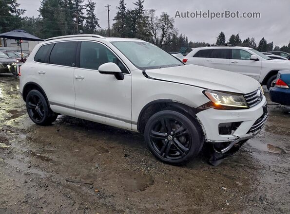 WVGRF7BP4HD002861 2017 VOLKSWAGEN TOUAREG White Przód prawy