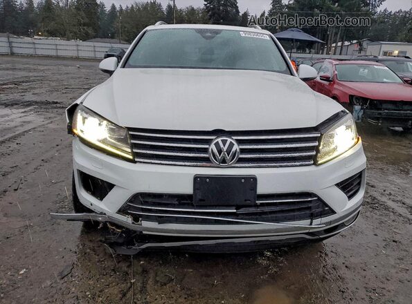 WVGRF7BP4HD002861 2017 VOLKSWAGEN TOUAREG White Widok z przodu