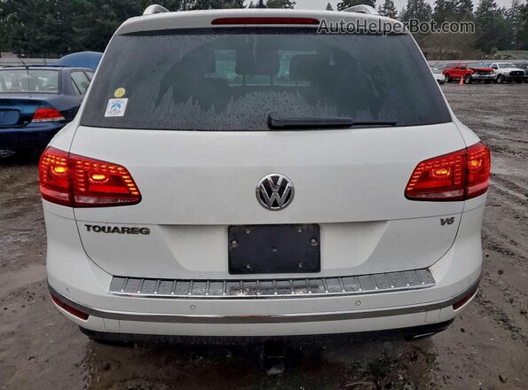 WVGRF7BP4HD002861 2017 VOLKSWAGEN TOUAREG White Widok z tyłu