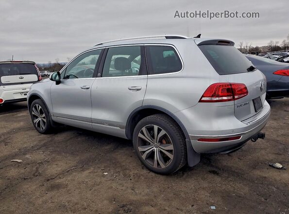 WVGRF7BP6HD006717 2017 VOLKSWAGEN TOUAREG Silver Trasero izquierdo