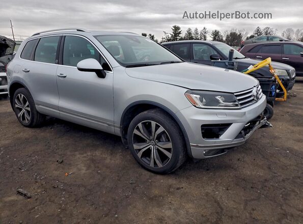 WVGRF7BP6HD006717 2017 VOLKSWAGEN TOUAREG Silver Delantero derecho