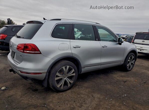 WVGRF7BP6HD006717 2017 VOLKSWAGEN TOUAREG Silver Trasero derecho