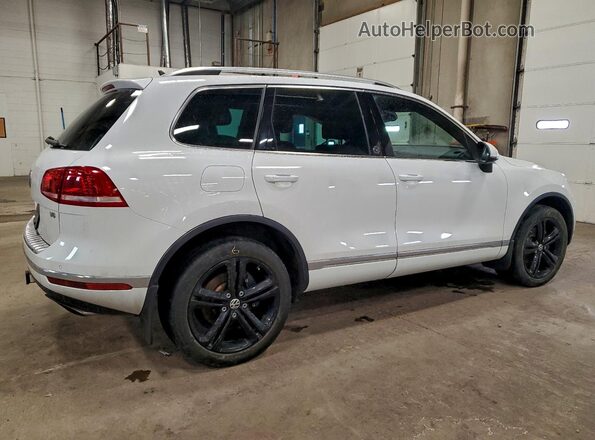 WVGRF7BP8HD006802 2017 VOLKSWAGEN TOUAREG White Tył prawy