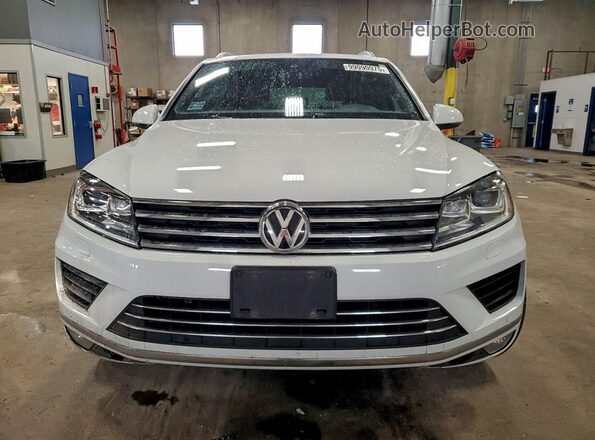 WVGRF7BP8HD006802 2017 VOLKSWAGEN TOUAREG White Widok z przodu