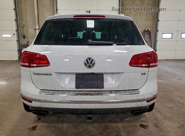 WVGRF7BP8HD006802 2017 VOLKSWAGEN TOUAREG White Widok z tyłu