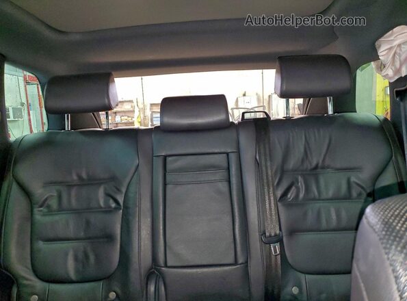 WVGRF7BP8HD006802 2017 VOLKSWAGEN TOUAREG White Widok tylnych siedzeń