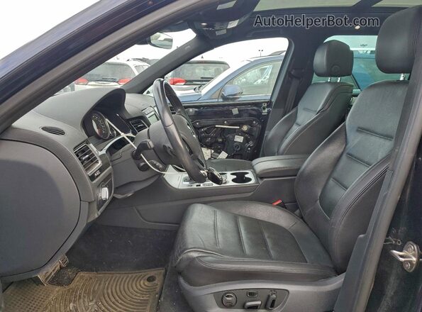 WVGRF7BPXHD000306 2017 VOLKSWAGEN TOUAREG Синий Вид салона спереди