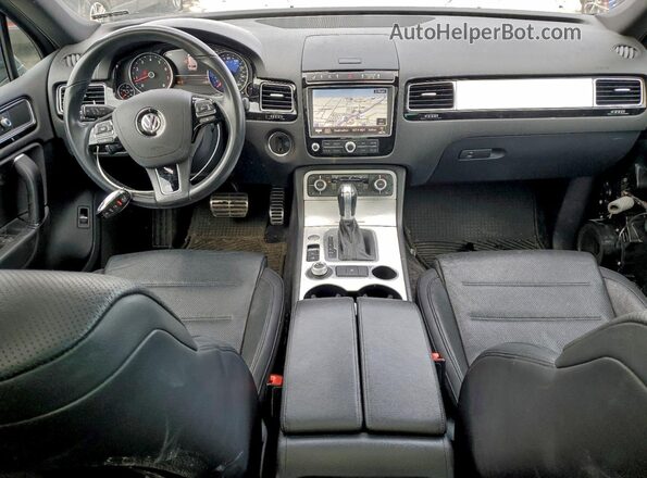 WVGRF7BPXHD000306 2017 VOLKSWAGEN TOUAREG Синий Вид панели приборов