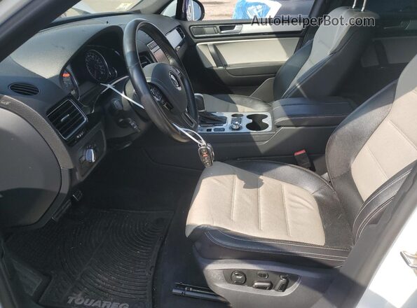 WVGRF7BPXHD006347 2017 VOLKSWAGEN TOUAREG White Սալոնի դիմացի տեսք