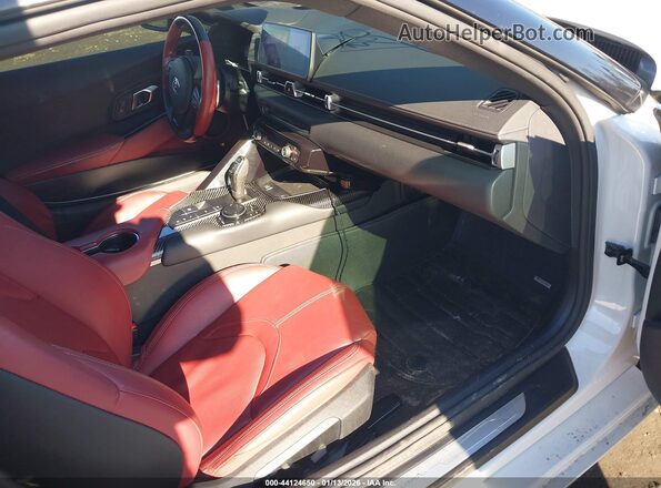 WZ1DB0C0XNW052278 2022 TOYOTA GR SUPRA White Вид салону спереду