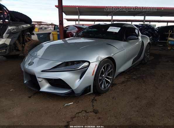 WZ1DB2C00NW048476 2022 TOYOTA GR SUPRA Silver Vista tres cuartos delantera izquierda