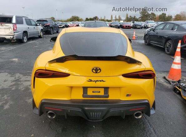 WZ1DB4C03LW031261 2020 TOYOTA SUPRA Желтый Вид сзади