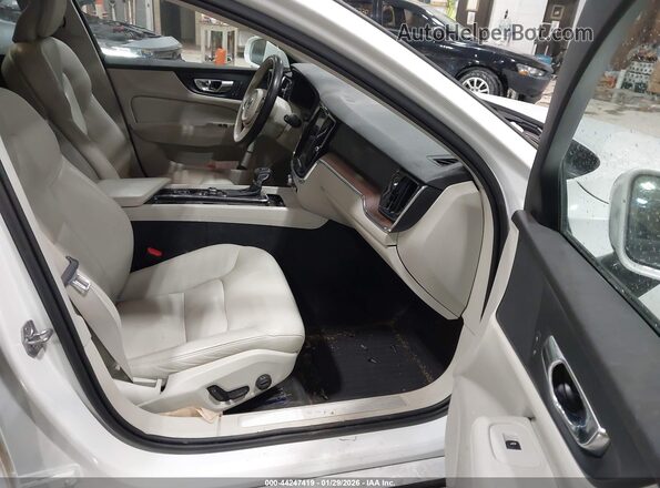 YV1102EK7L2394867 2020 VOLVO V60 White Front interior view