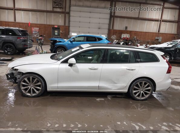 YV1102EK7L2394867 2020 VOLVO V60 White 360 interior view