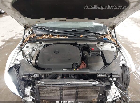 YV1102EK7L2394867 2020 VOLVO V60 White Rear view