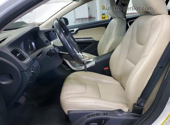 YV140MEK6H1332799 2017 VOLVO V60 White 