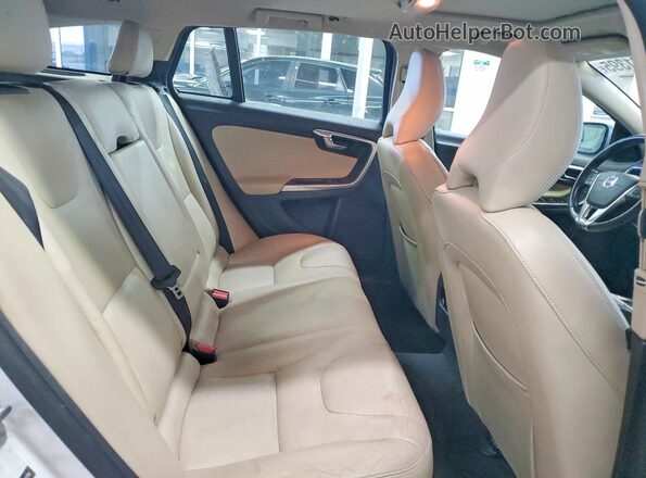 YV140MEK6H1332799 2017 VOLVO V60 White 