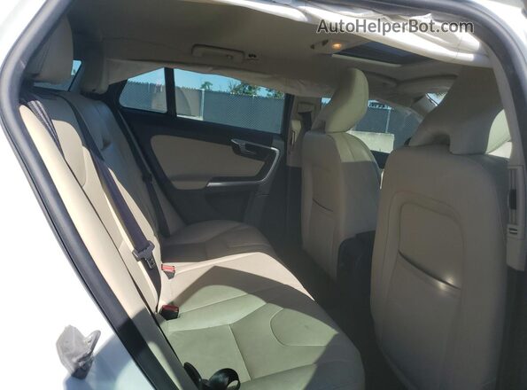 YV140MEL4J2378477 2018 VOLVO V60 White უკანა სავარძლების ხედი