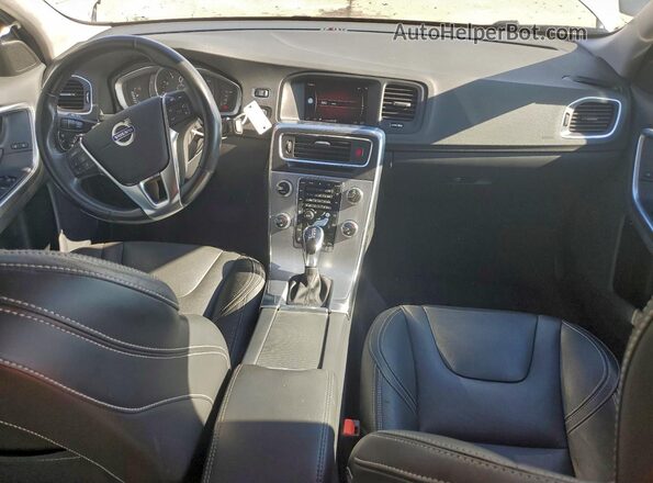 YV140MEL8J2405051 2018 VOLVO V60 White Dashboard view